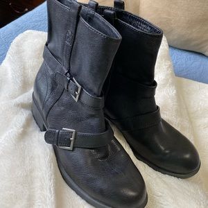 Cole Haan Leather Boots (Nike Air Soles) EUC